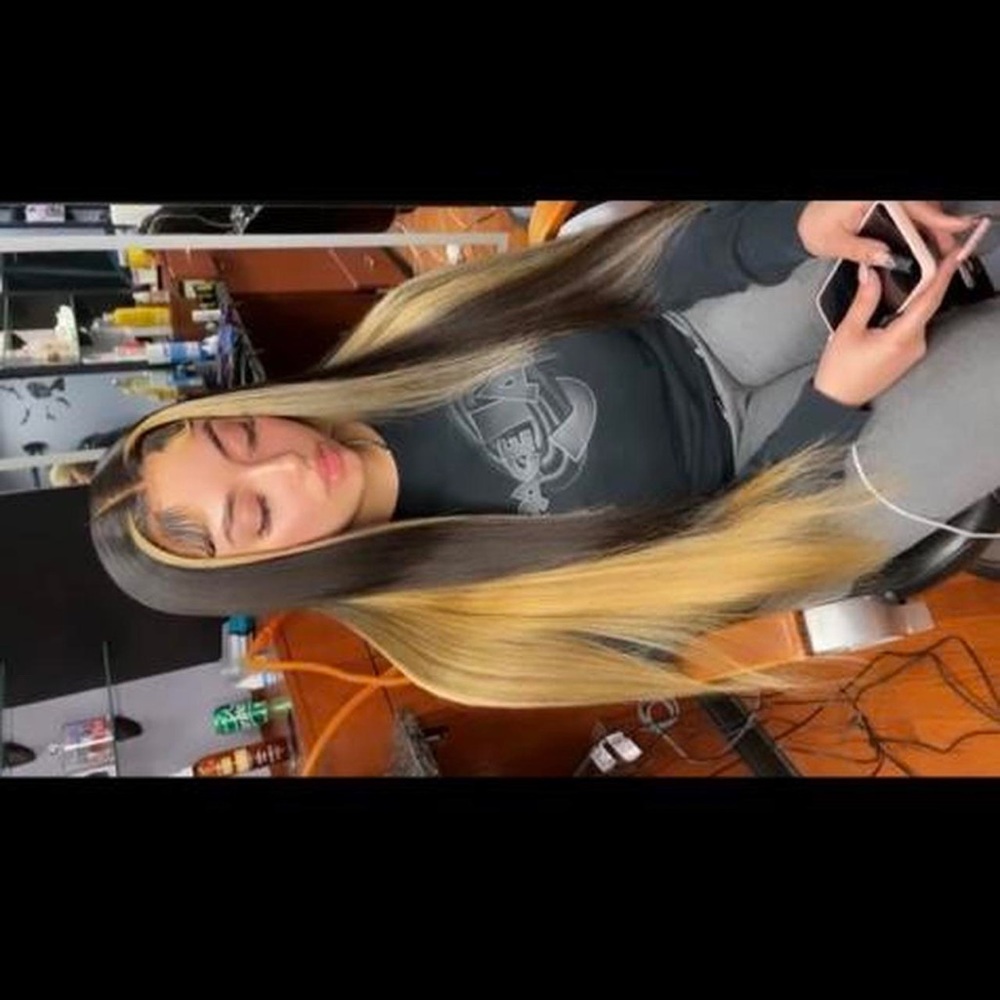 Kendra boutique wig blonde and dark brown/black